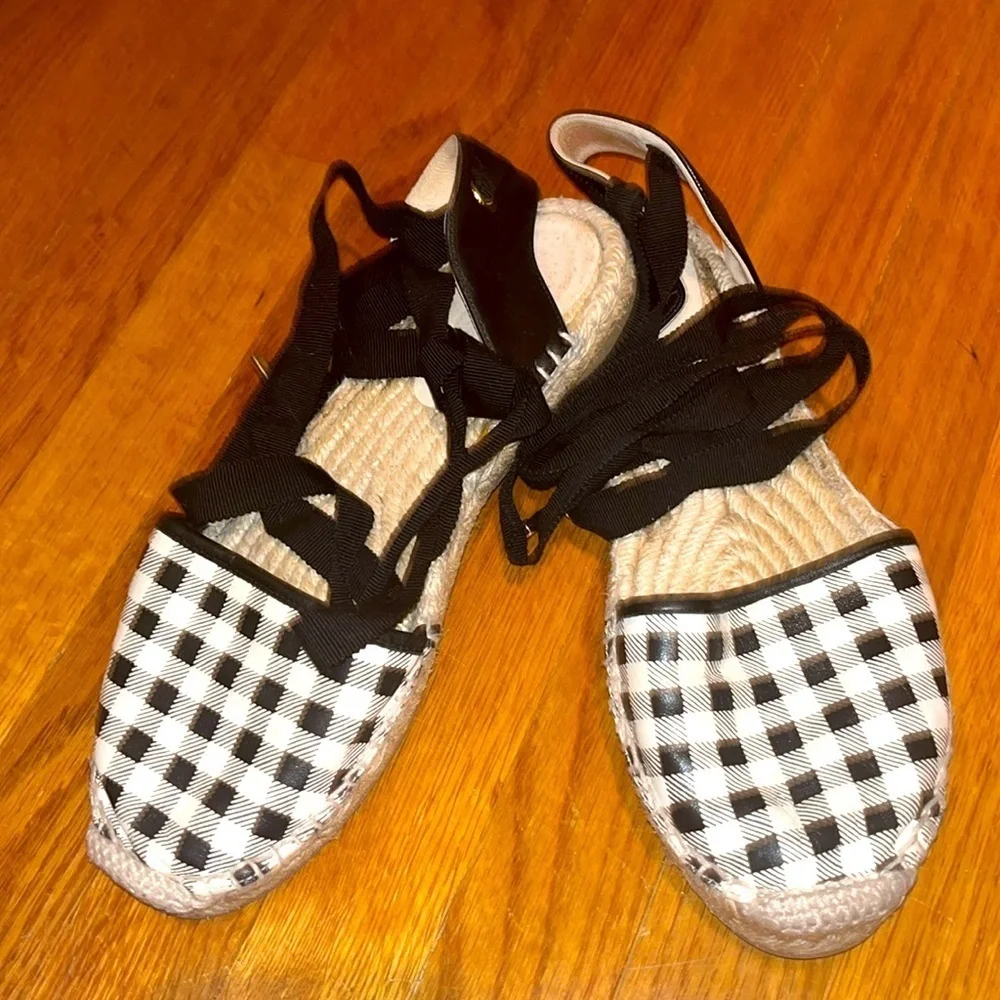 Club Monaco ladies flat espadrilles size 38 1/2 black and white checkered